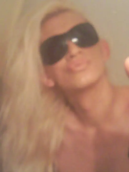 sexyposh image 2